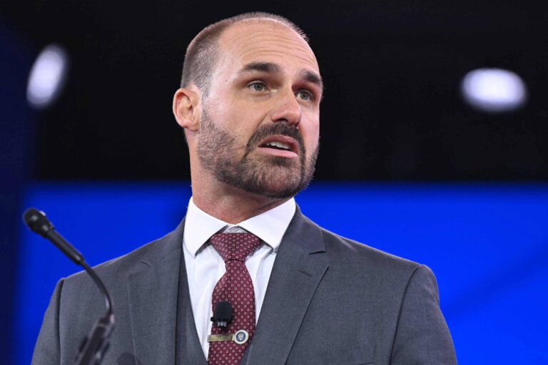 eduardo-bolsonaro-e-demitido-da-pf-por-abandono-de-cargo