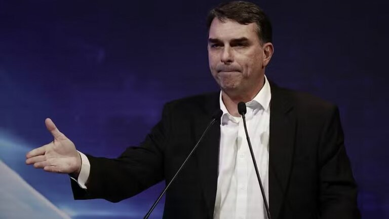 aliados-de-flavio-bolsonaro-monitoram-publicitario-ligado-a-vorcaro-apos-recado-sobre-politicos