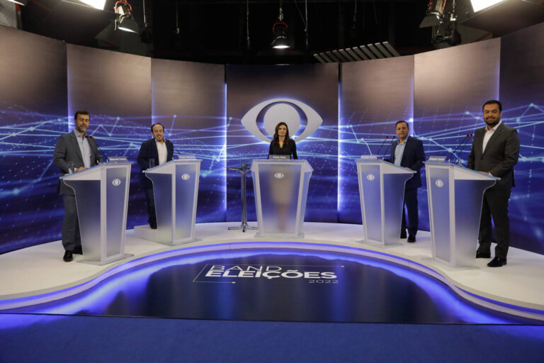 band-confirma-primeiros-debates-das-eleicoes-2026-com-candidatos-a-presidencia-e-governos-estaduais