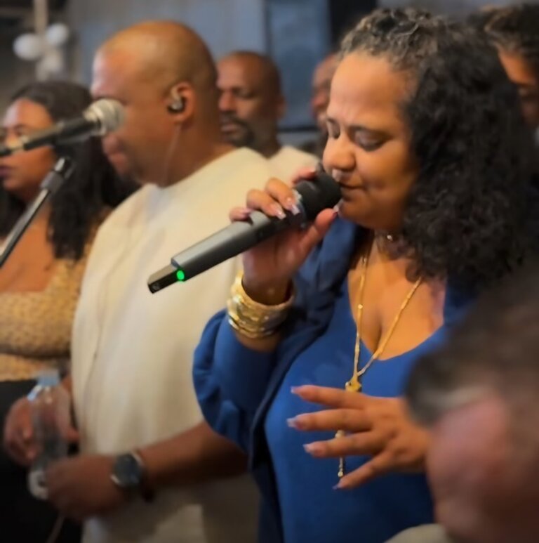 cantora-debora-cruz,-sobrinha-de-arlindo-cruz,-morre-aos-45-anos-em-rio