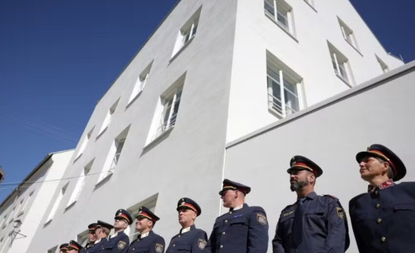 austria-transforma-casa-onde-hitler-nasceu-em-delegacia-para-evitar-‘peregrinacao-neonazista’-e-causa-polemica