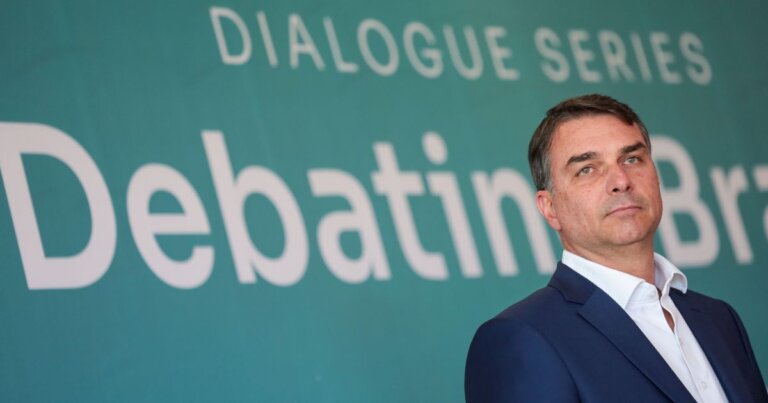 pt-avalia-acao-contra-flavio-bolsonaro-apos-ataque-as-urnas-diante-de-embaixadores