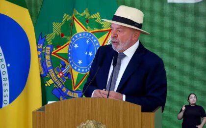 lula-diz-que-brasil-seguira-na-mesa-com-os-eua-e-nao-vai-“chorar”-exportacoes-barradas