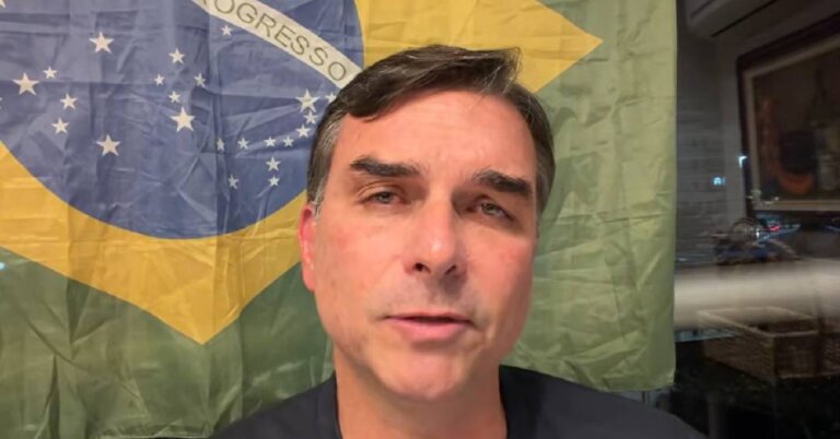 em-ataque-as-urnas,-centrao-ve-“tiro-no-pe”-de-flavio-bolsonaro