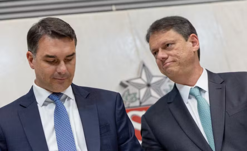 tarcisio-deixa-flavio-bolsonaro-sozinho-em-fake-news:-“eu-confio-nas-urnas”