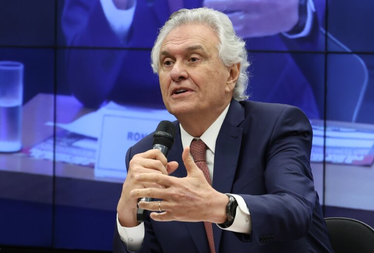 caiado-muda-estrategia-e-intensifica-ataques-a-flavio-bolsonaro-de-olho-na-disputa-presidencial