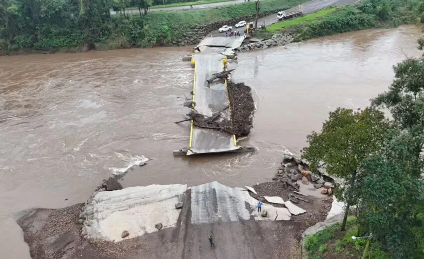 enchente-derruba-ponte-reconstruida-por-moradores-no-rs