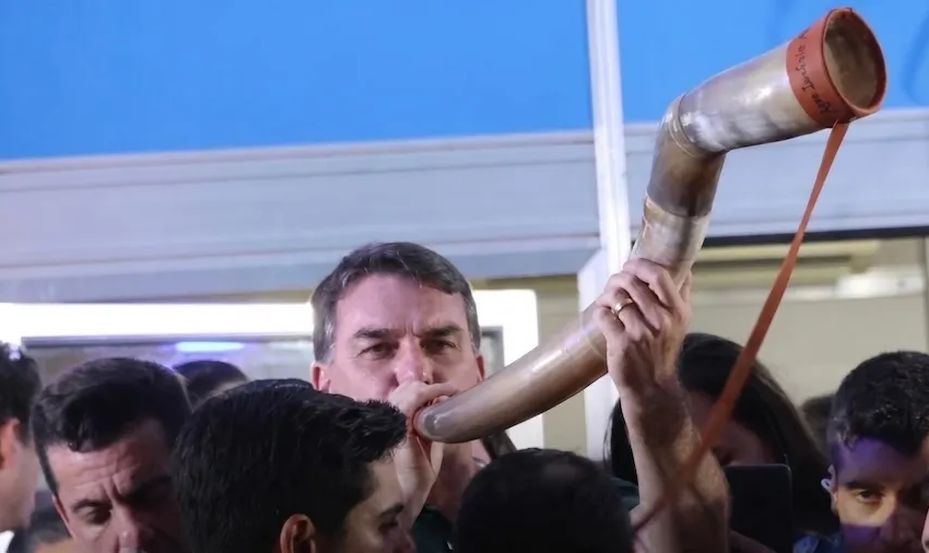 sakamoto:-flavio-toca-o-berrante-do-golpe-para-reunir-o-rebanho-de-jair