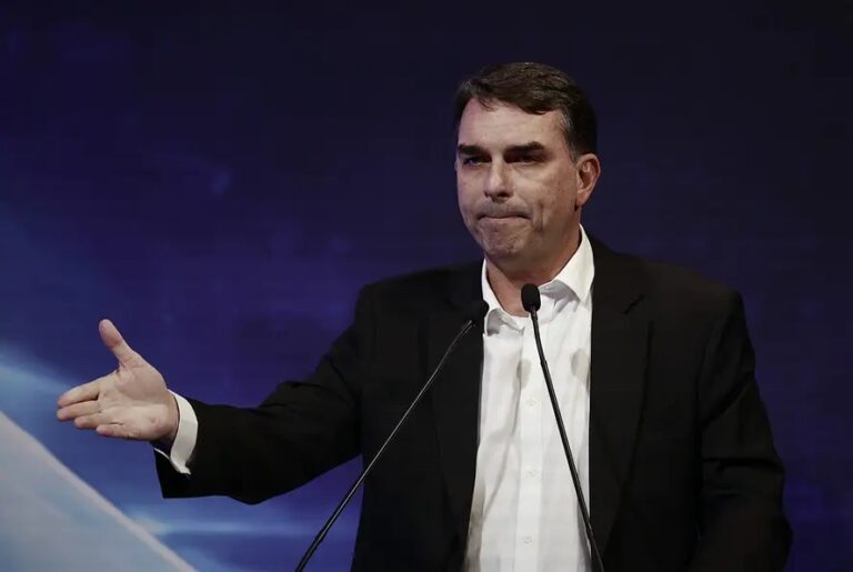 neutralidade-do-centrao-trava-plano-de-flavio-bolsonaro-para-montar-alianca-presidencial