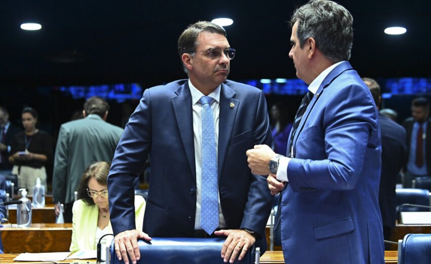 flavio-bolsonaro-tenta-tirar-pp-da-neutralidade-com-apelo-a-lealdade-de-ciro