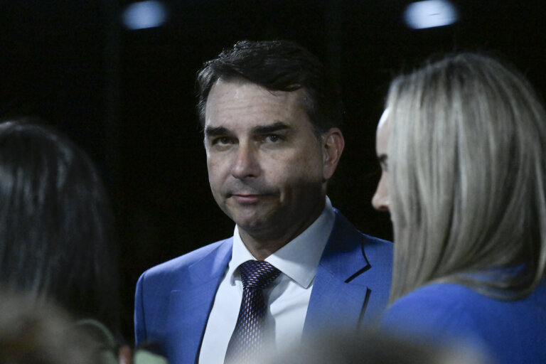 coordenador-de-flavio-bolsonaro-chama-investigacao-sobre-“dark-horse”-de-“otima”,-mas-pl-teme-desgaste