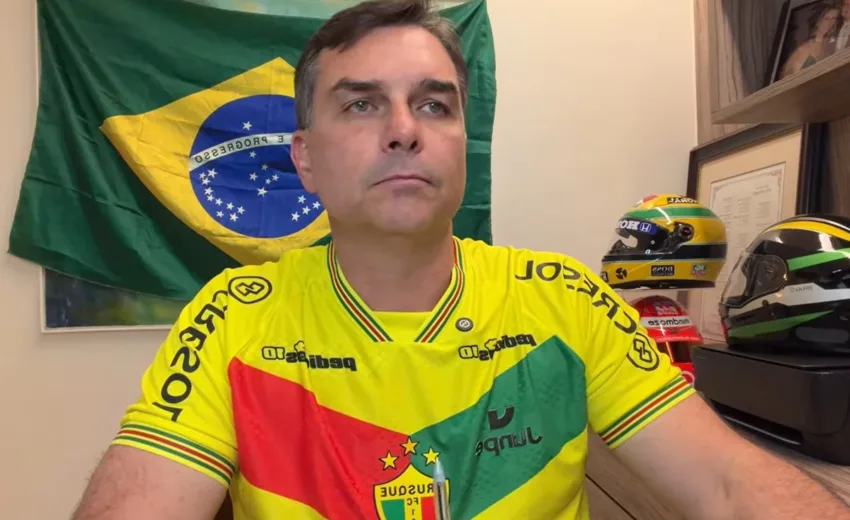 flavio-bolsonaro-evita-citar-michelle-em-live-apos-desculpas-e-diz-ser-“ameaca-ao-sistema”