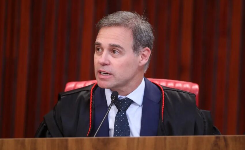 mendonca-deve-tratar-flavio-bolsonaro-sem-regalias-no-caso-“dark-horse”,-dizem-aliados