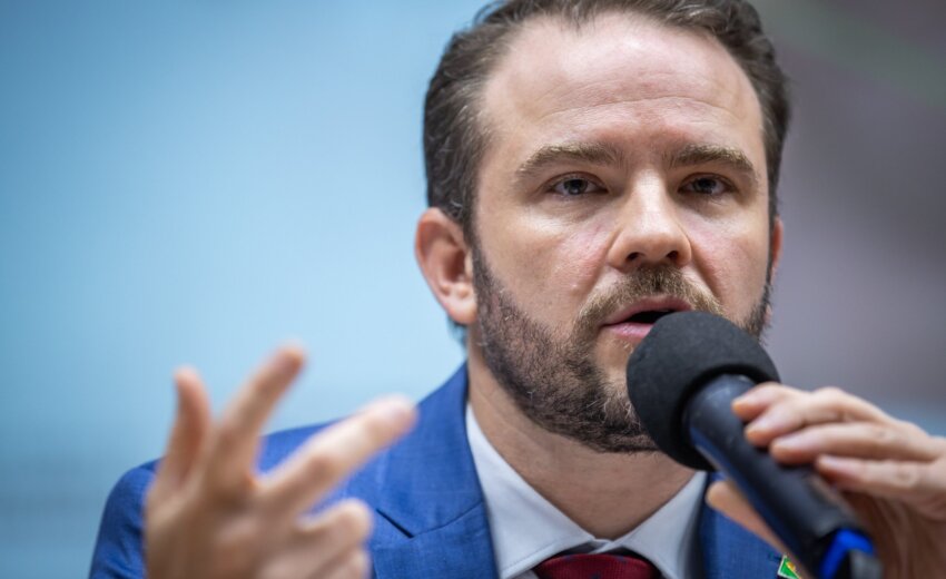 ministro-da-fazenda-defende-maior-controle-sobre-bets:-“tratar-igual-cigarro”