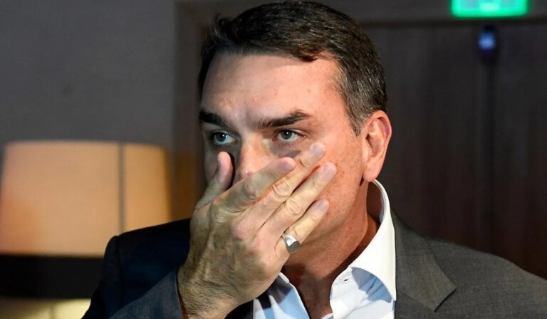 empresa-ligada-a-r$-1-milhao-em-notas-de-flavio-bolsonaro-nao-funciona-no-endereco-informado-a-receita