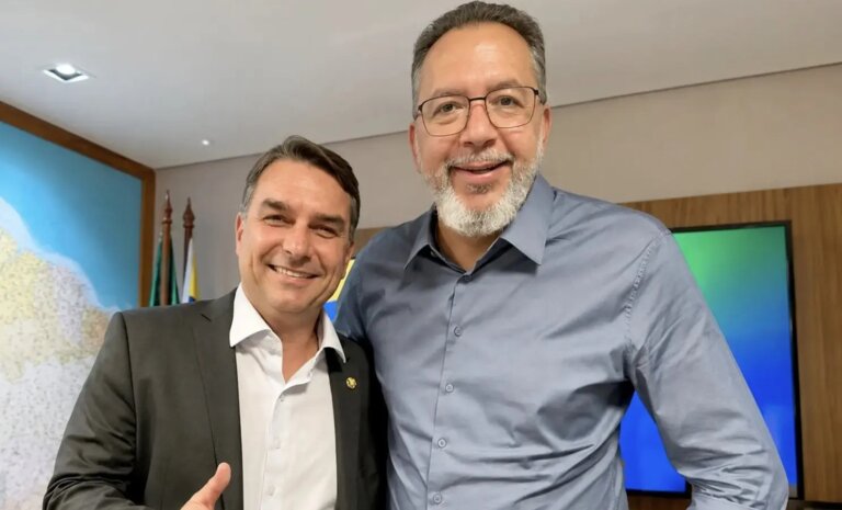 moraes-revoga-tornozeleira-de-aliado-de-flavio-bolsonaro-preso-com-fuzil-no-rio