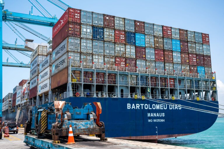 tarifa-de-trump-por-suposto-trabalho-forcado-pode-elevar-imposto-sobre-produtos-do-brasil-a-37,5%