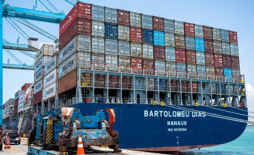 tarifa-de-trump-por-suposto-trabalho-forcado-pode-elevar-imposto-sobre-produtos-do-brasil-a-37,5%
