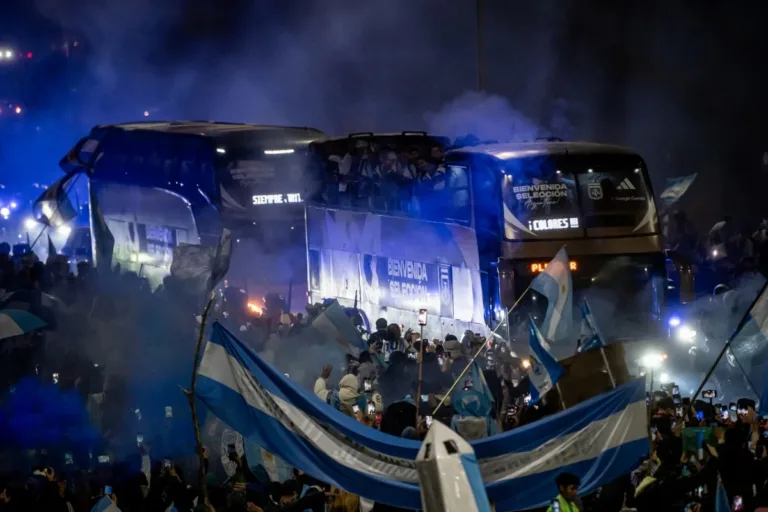 torcedores-da-argentina-convocam-ato-no-obelisco-e-pedem-repeticao-da-final-contra-a-espanha