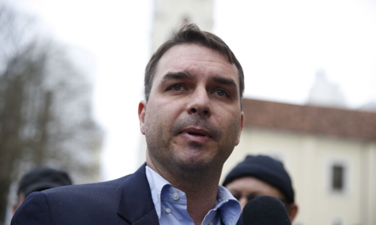 flavio-bolsonaro-lidera-rejeicao-no-datafolha;-lula-fica-tecnicamente-empatado-e-vence-nos-cenarios