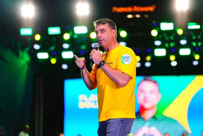 em-convencao-com-milei,-pl-lanca-flavio-bolsonaro-sem-vice,-sem-michelle-e-sem-apoio-do-centrao