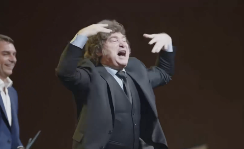 em-convencao-de-flavio-bolsonaro,-milei-chama-lula-de-“presidiario”-e-moraes-de-“lixo-careca”