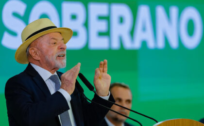 lula-abre-mao-de-candidatos-do-pt-em-metade-dos-estados-para-fechar-palanques-em-2026