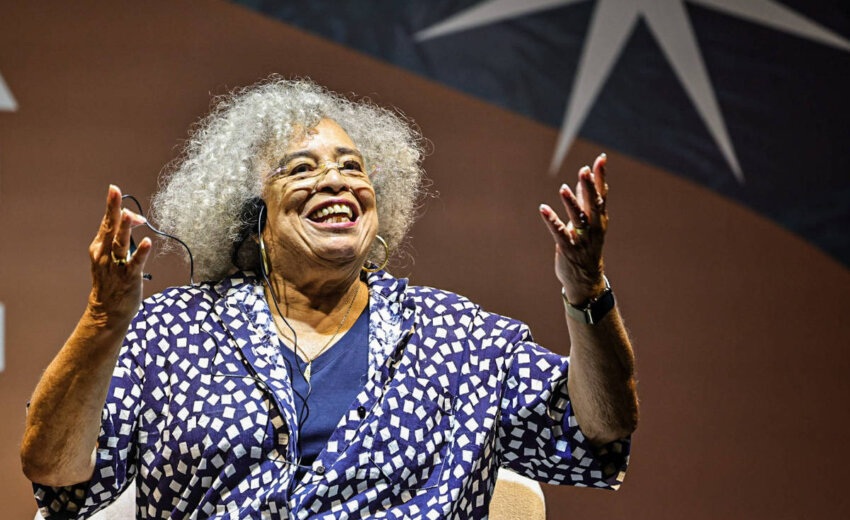 angela-davis-critica-bolsonaro-na-flip-e-diz-que-brasil-nao-pode-eleger-“o-filho”