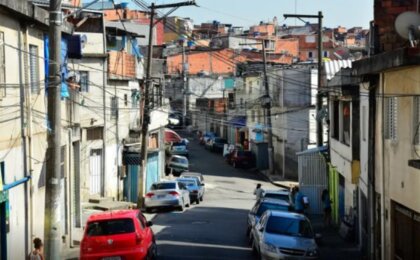 em-comunidades-do-rio,-crime-organizado-avanca-sobre-comercio-de-produtos-essenciais-e-impoe-monopolios