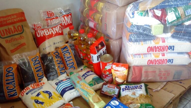 em-brasil,-cesta-basica-consome-mais-da-metade-do-salario-minimo-liquido-e-exige-105-horas-de-trabalho