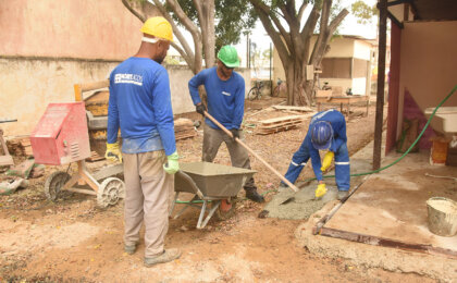 prefeitura-de-campos-trabalha-na-construcao-da-nova-escola-dr.-alcindor-bessa-no-turf-club