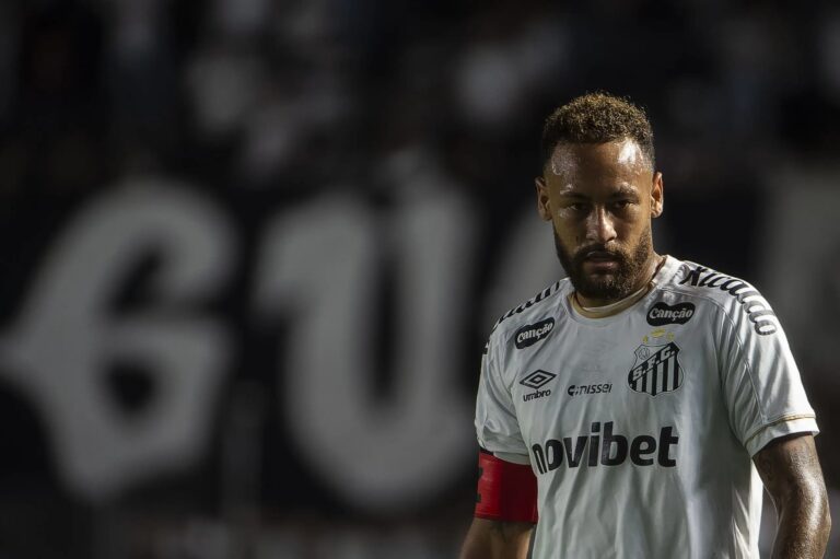 neymar-se-desgasta-no-santos-apos-cobranca-a-jovens-e-novo-atrito-no-vestiario