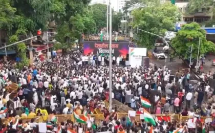 em-exames,-protestos-na-india-acabam-apos-queda-de-ministro-e-promessa-de-reforma