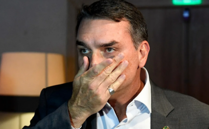protecao?-processo-que-pode-deixar-flavio-bolsonaro-inelegivel-esta-parado-ha-4-anos-no-tse