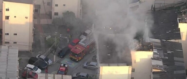 em-iraja,-incendio-atinge-predio-as-margens-da-avenida-brasil,