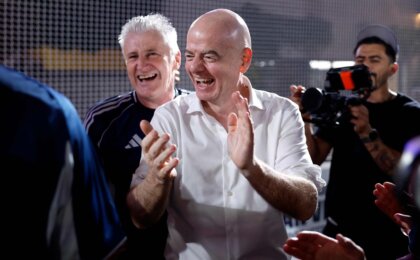 “deveriam-orar-e-meditar”,-diz-presidente-da-fifa-a-criticos-por-polemicas-na-copa