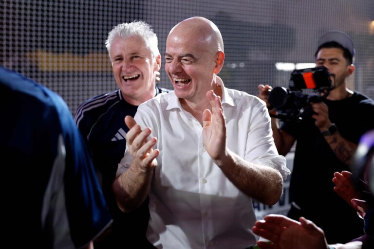 “deveriam-orar-e-meditar”,-diz-presidente-da-fifa-a-criticos-por-polemicas-na-copa