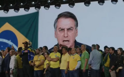 exibicao-do-video-de-ia-de-jair-bolsonaro-em-evento-de-flavio.