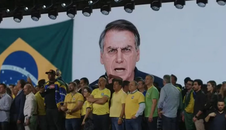 exibicao-do-video-de-ia-de-jair-bolsonaro-em-evento-de-flavio.