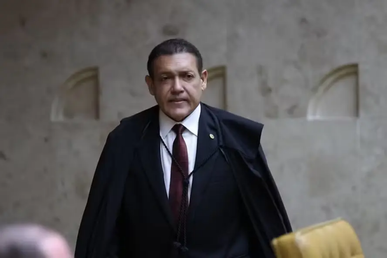nunes-marques-e-cobrado-por-dura-apos-ataques-de-flavio-bolsonaro-e-dos-eua-as-urnas