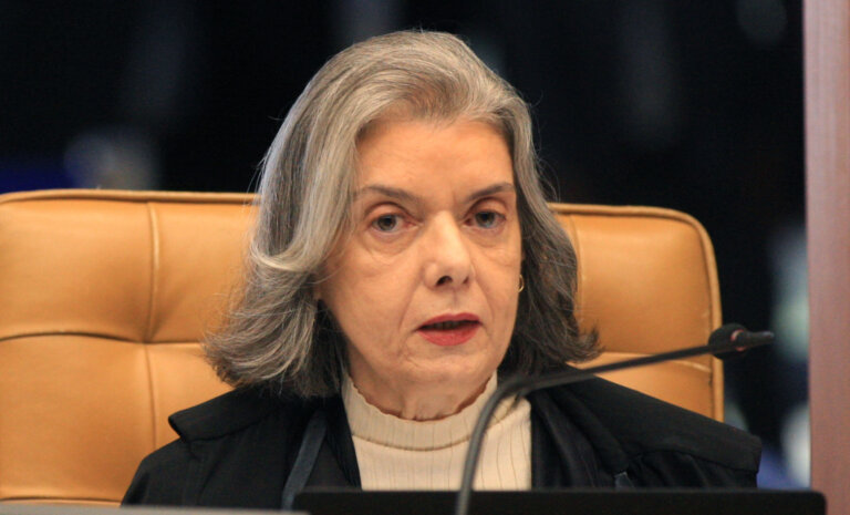 na-uff,-carmen-lucia-defende-democracia-e-rejeita-interferencia-externa