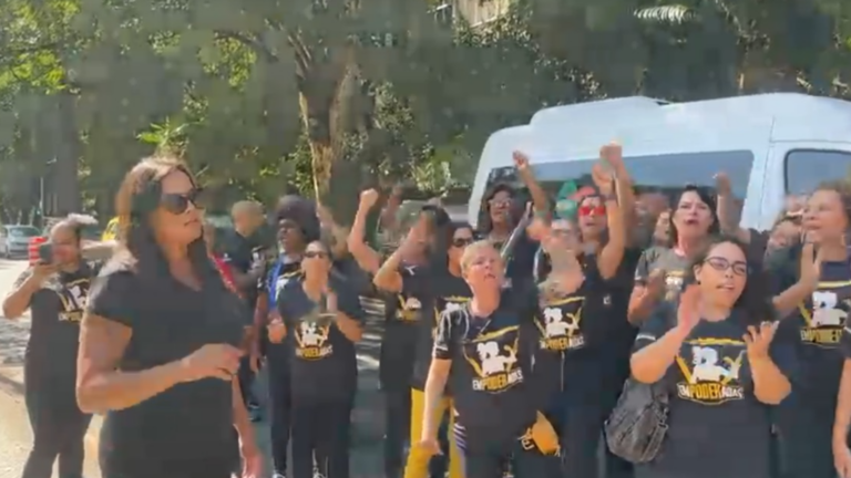 ‘desespero’:-profissionais-do-empoderadas-protestam-por-liberacao-de-recursos