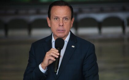 muro-de-vidro-da-usp-fracassa-e-vira-cercamento-de-bambu-quase-dez-anos-apos-obra-de-doria