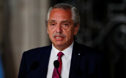 ex-presidente-argentino-chama-milei-de-“energumeno”-apos-ataques-ao-brasil