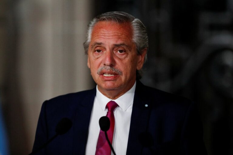 ex-presidente-argentino-chama-milei-de-“energumeno”-apos-ataques-ao-brasil