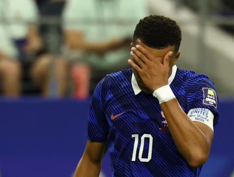 mbappe-publica-carta-apos-fracasso-da-franca-na-copa:-“doi-e-continuara-doendo”