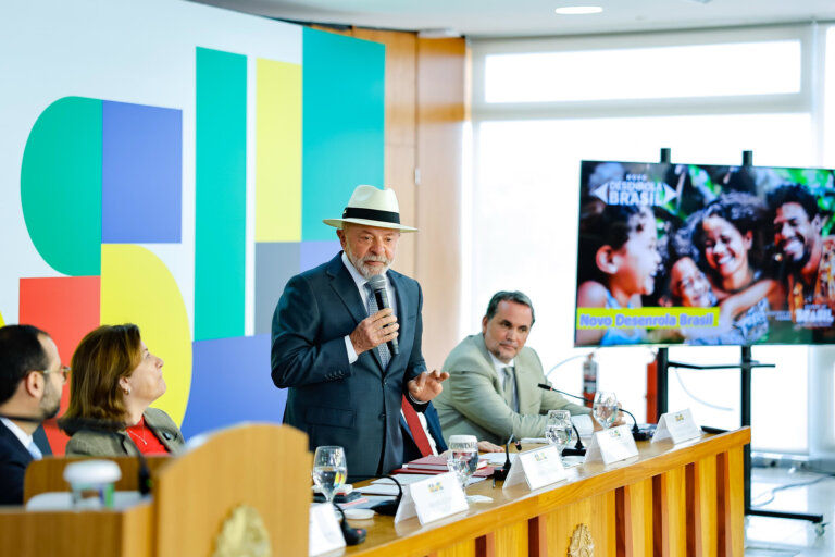 governo-lula-teme-ofensiva-de-trump-e-milei-nas-redes-as-vesperas-da-eleicao
