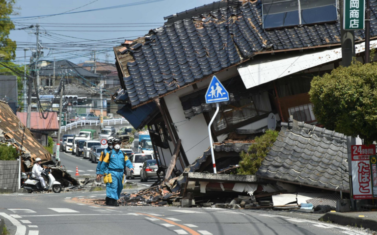terremoto-de-magnitude-7,1-causa-destruicao-e-gera-alerta-de-tsunami-no-japao