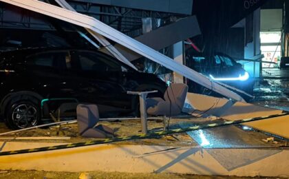 temporal-com-granizo-destelha-mais-de-mil-casas-no-rs-e-derruba-estrutura-sobre-carros-eletricos