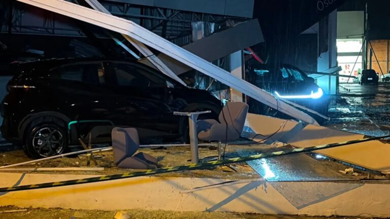temporal-com-granizo-destelha-mais-de-mil-casas-no-rs-e-derruba-estrutura-sobre-carros-eletricos